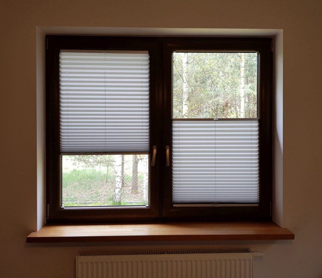 plisy, profil biały, materiał  półprzezroczysty kolor biały złamany