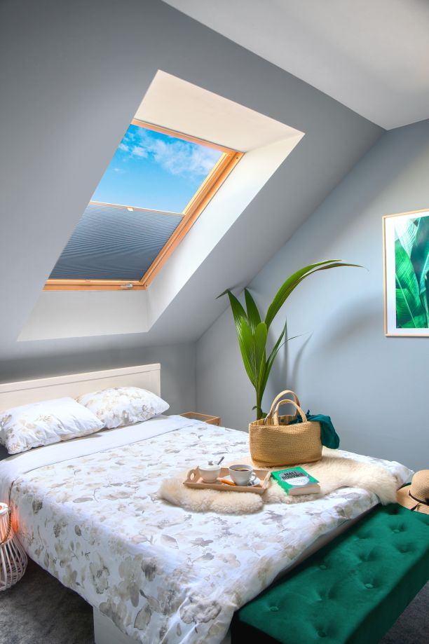 plisa dachowa, profil sosna, montaż do listwy przyszybowej, kolor jasnoniebieski