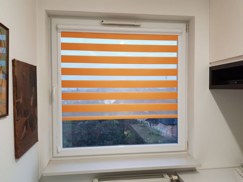 rolety dzień noc, profil biały, materiał przezroczysty transparentny, kolor pomarańczowy