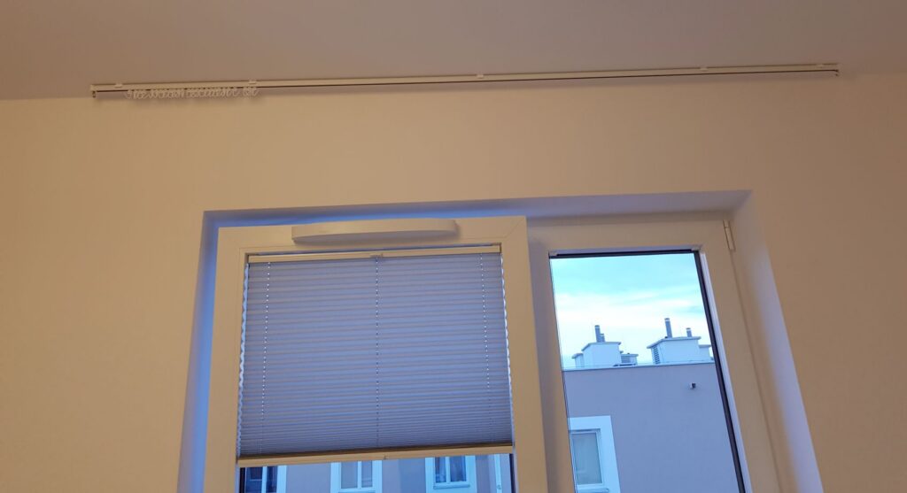 szyna karniszowa systemu TS kolor biały z agrafkami