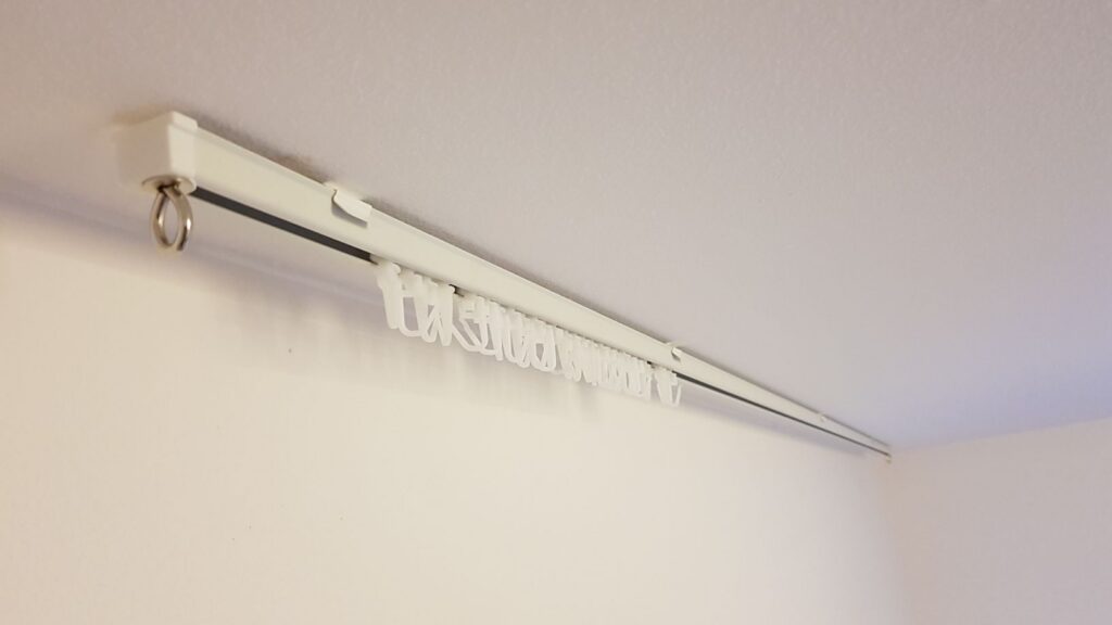 szyna karniszowa systemu TS kolor biały z agrafkami