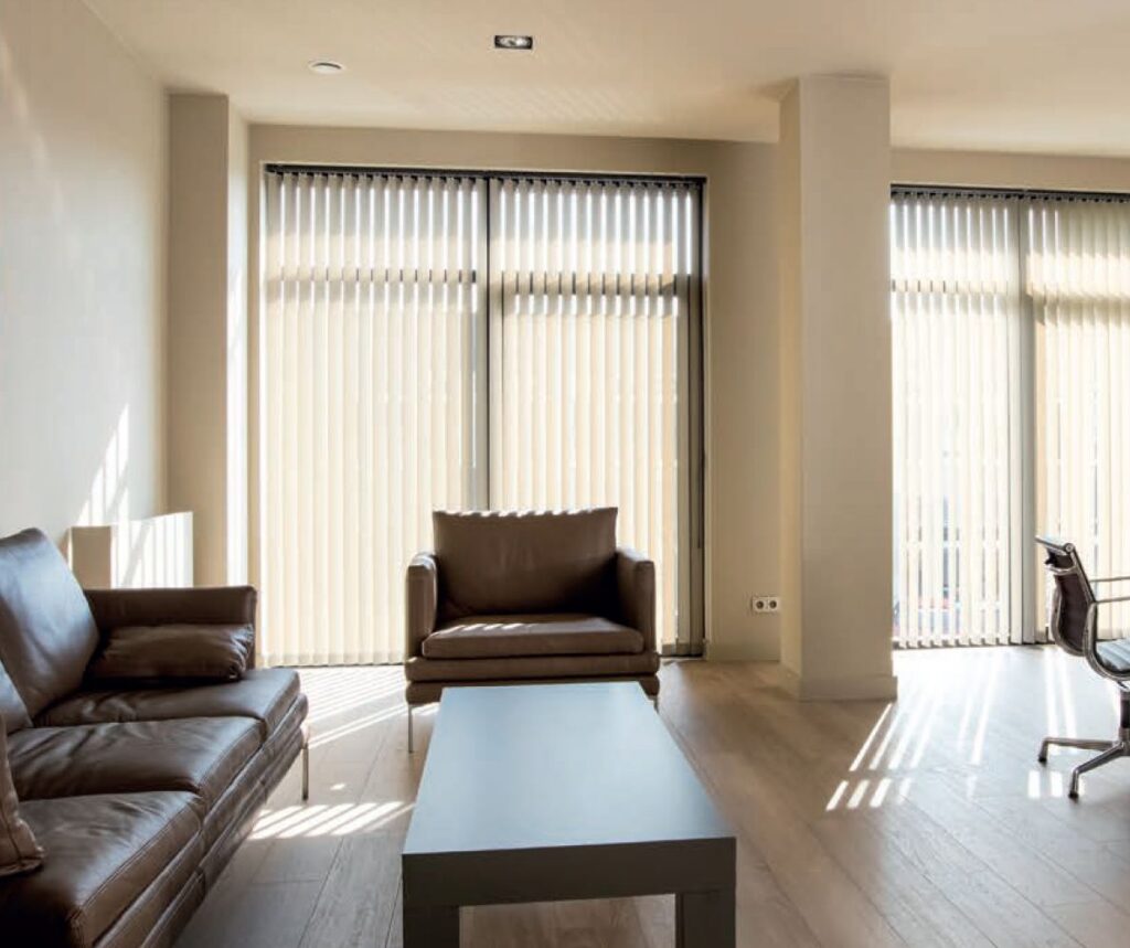 żaluzje pionowe verticale, materiał prześwitujący transparentny, kolor biały