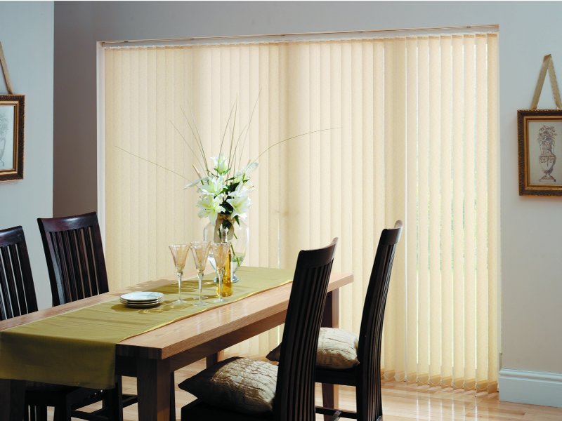 żaluzje pionowe verticale, materiał transparentny, kolor kremowy