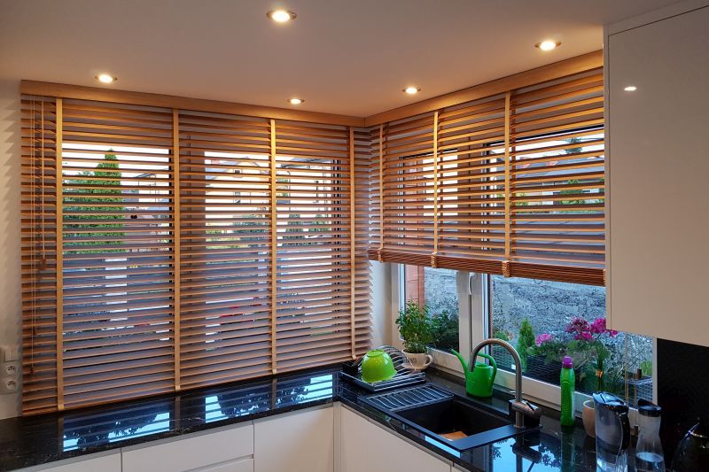 żaluzje bambusowe 50 mm, montaż do  sufitu, kolor natural, drabinka taśmowa, kolor mocca