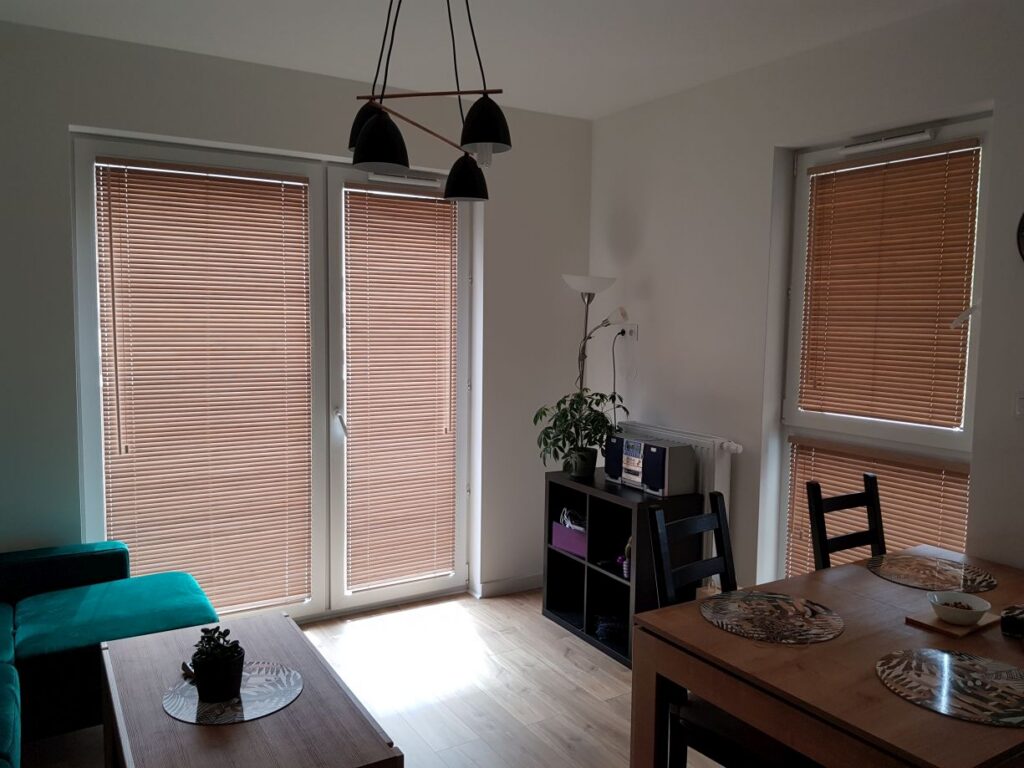 żaluzje bambusowe 25 mm, montaż do  ramy okiennej, kolor bambus natural