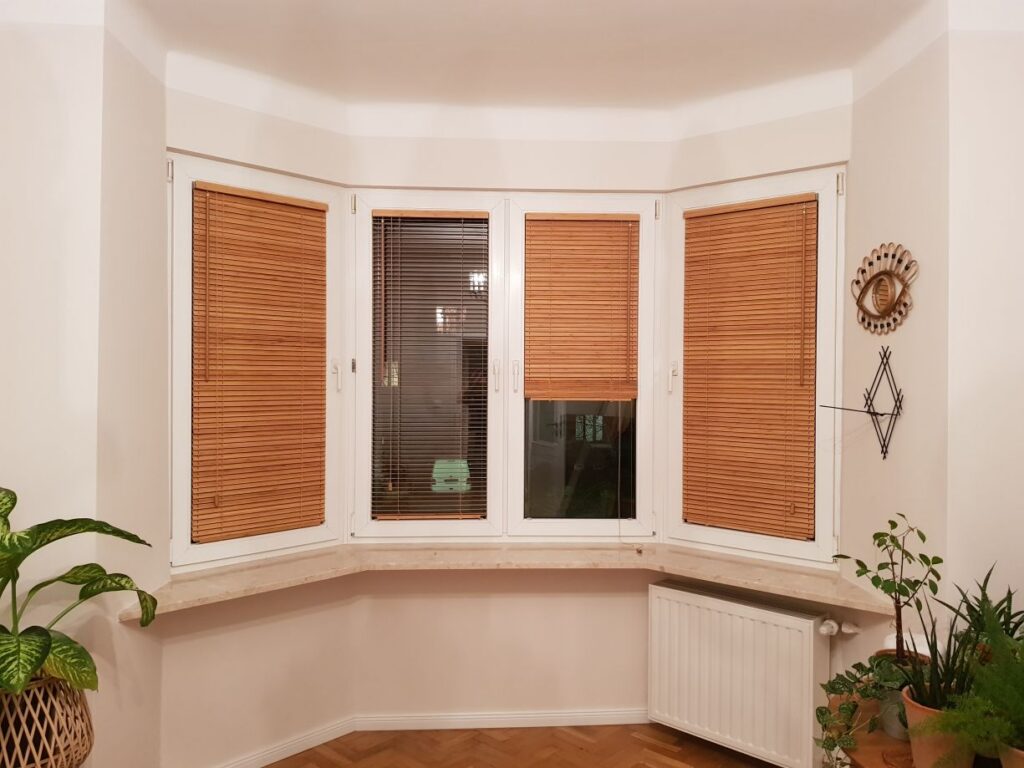 żaluzje bambusowe 25 mm, montaż do  ramy okiennej, kolor bambus natural